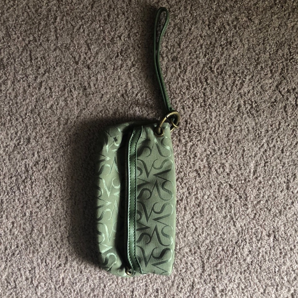 Green Simply Vera wristlet